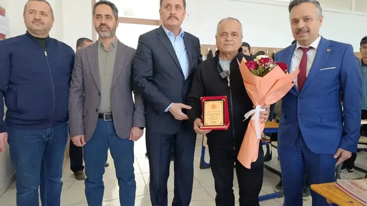 Kahramanmaraş'ta 40 Yıllık Öğretmene Duygusal Veda