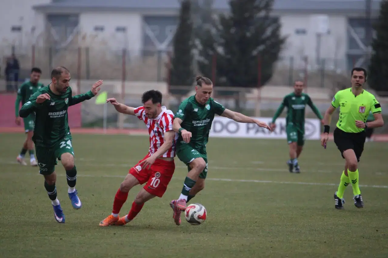 Akdo Park'ta İlk Yarı Ses Çıkmadı: 0-0