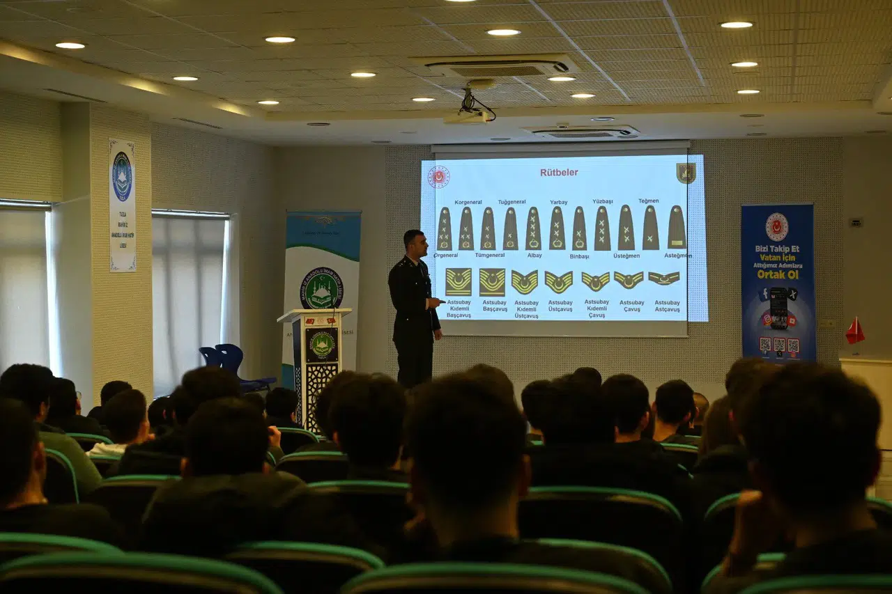Gençlere Askerlik Tanıtımı Yapıldı