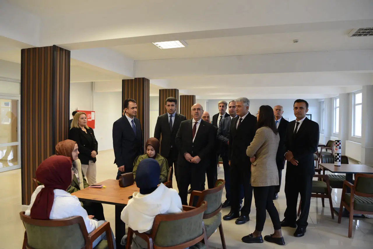 KSÜ Rektörü Ak İftar Programında Akademik Birimleri Denetledi