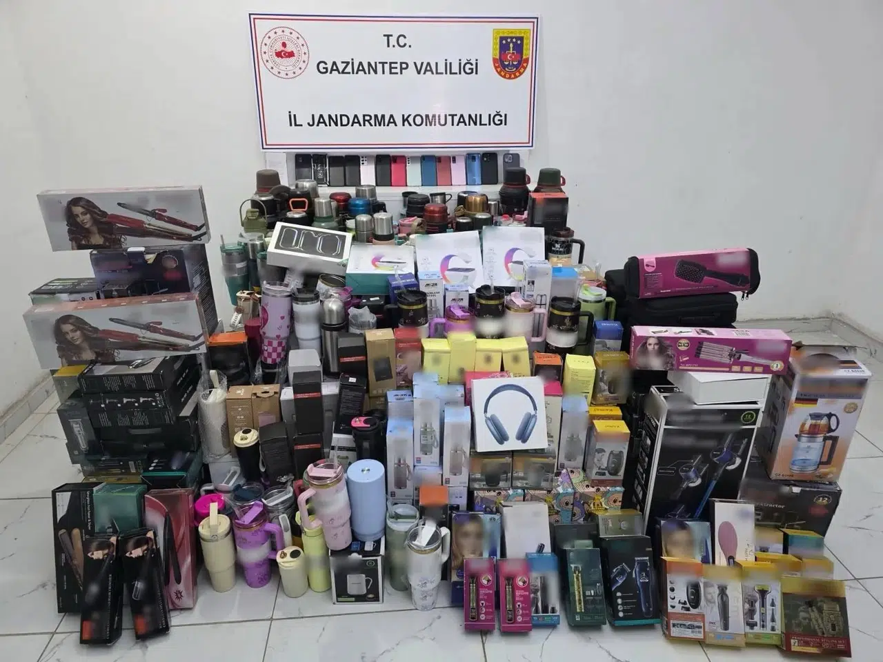 Gaziantep'te 3 milyon TL değerinde kaçak malzeme ele geçirildi