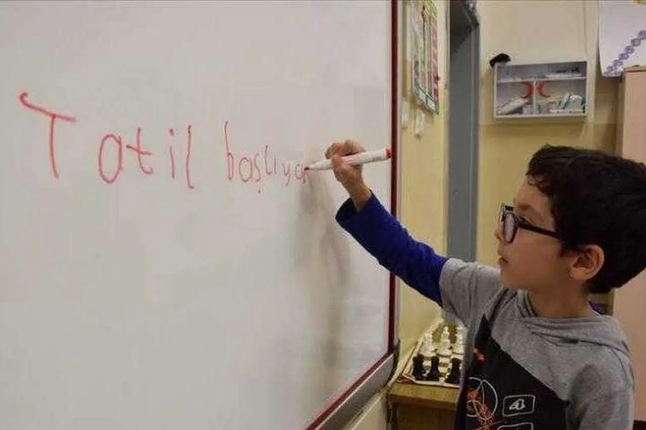 18 milyon öğrenci ara tatile çıkıyor... Tatil kitapları erişime açıldı