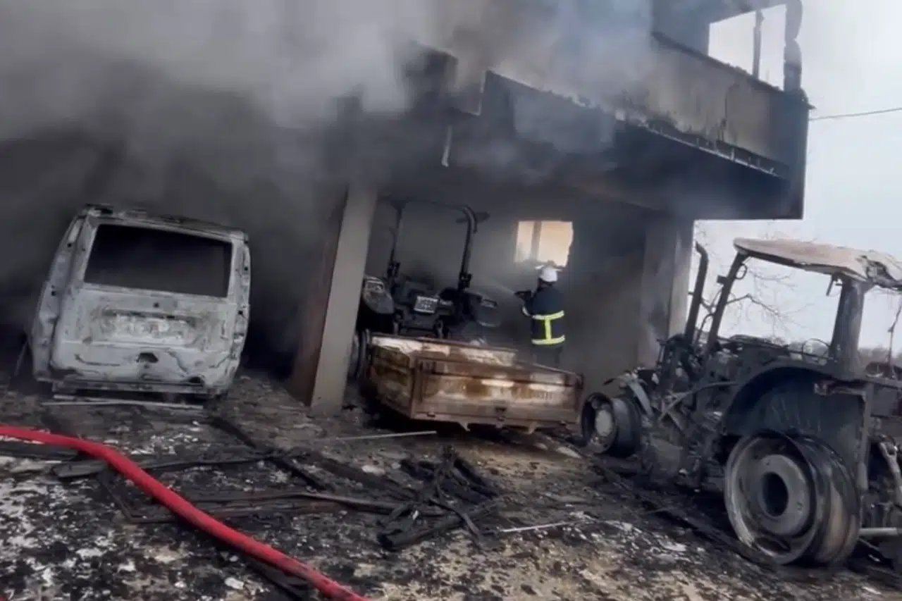 Garaj yangınında 6 araç kullanılamaz hale geldi