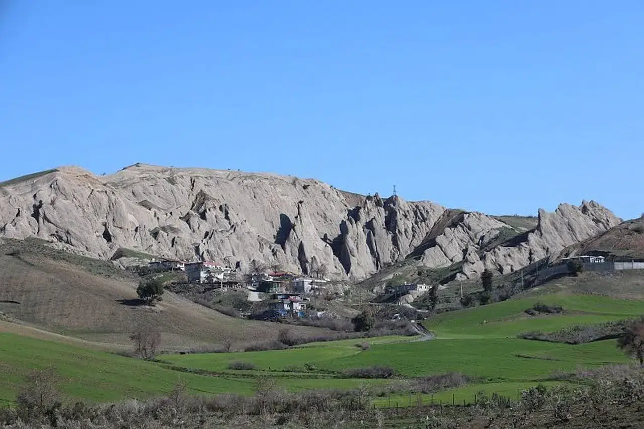 Kahramanmaraş'taki Doğal Kayalıklar Sosyal Medyada Gündem Oldu