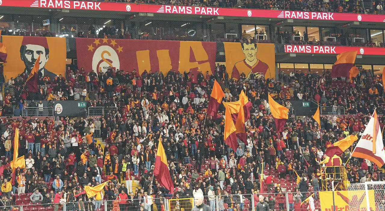 Lider Galatasaray arayı açtı