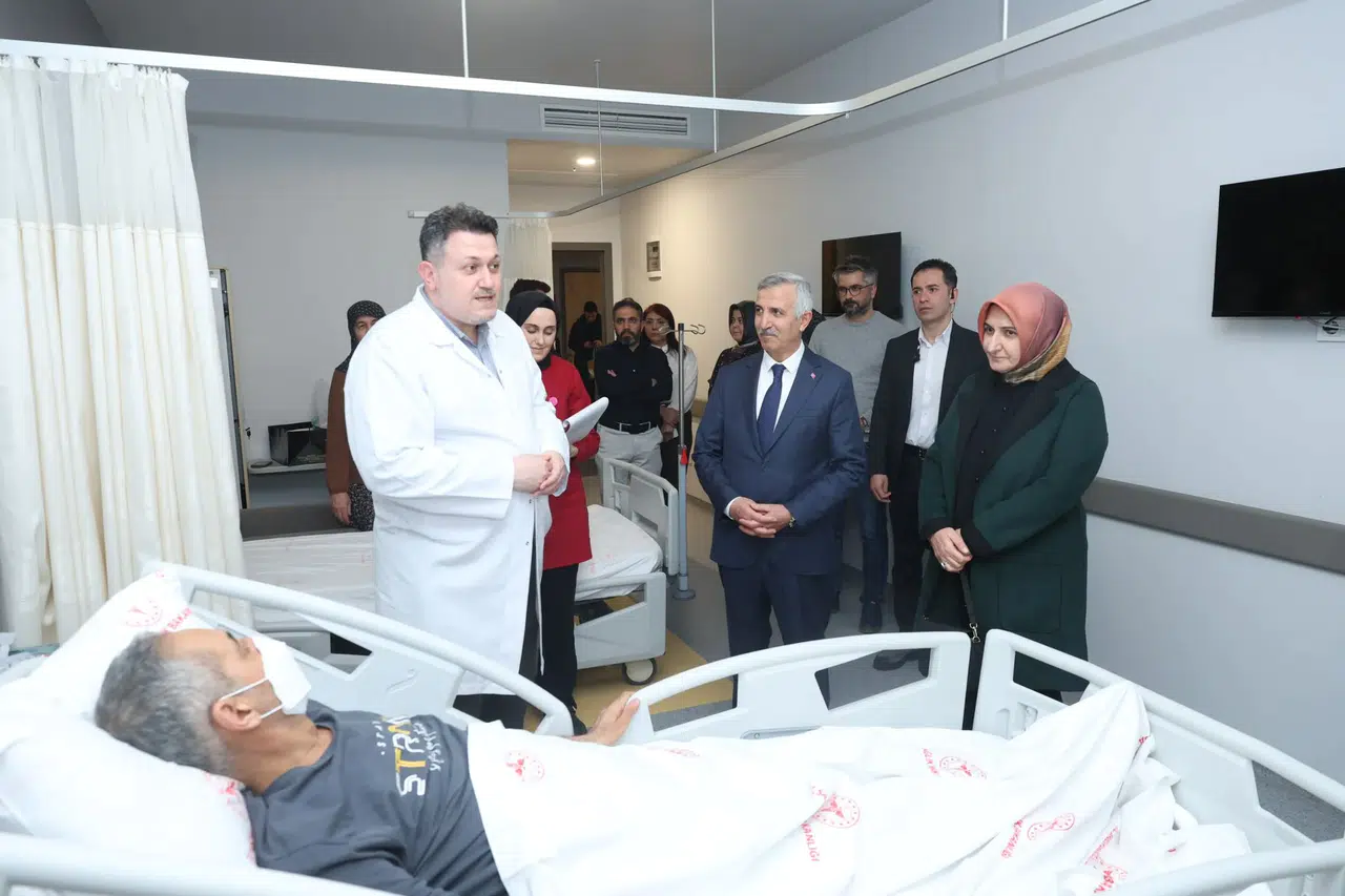 Vali Ünlüer Devlet Hastanesi'nde sağlık hizmetlerini inceledi