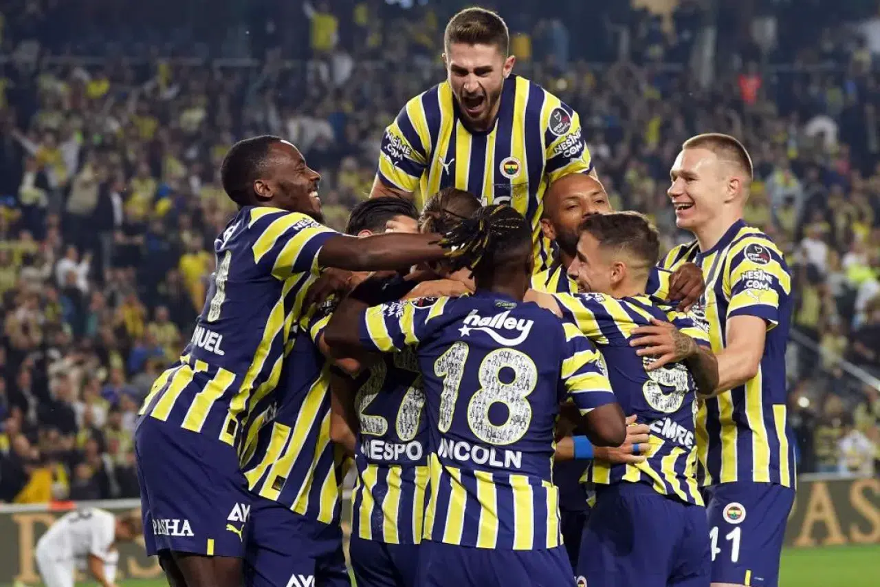 Fenerbahçe, Gaziantep FK’yi 4-1 Yenerek Farkı Açtı