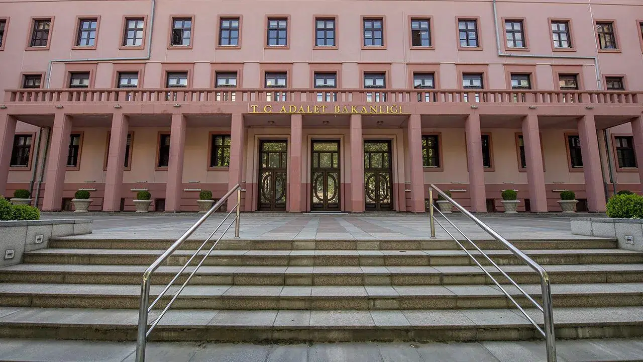 Adalet Bakanlığı'ndan 10 Bin Yeni Personel Alımı!