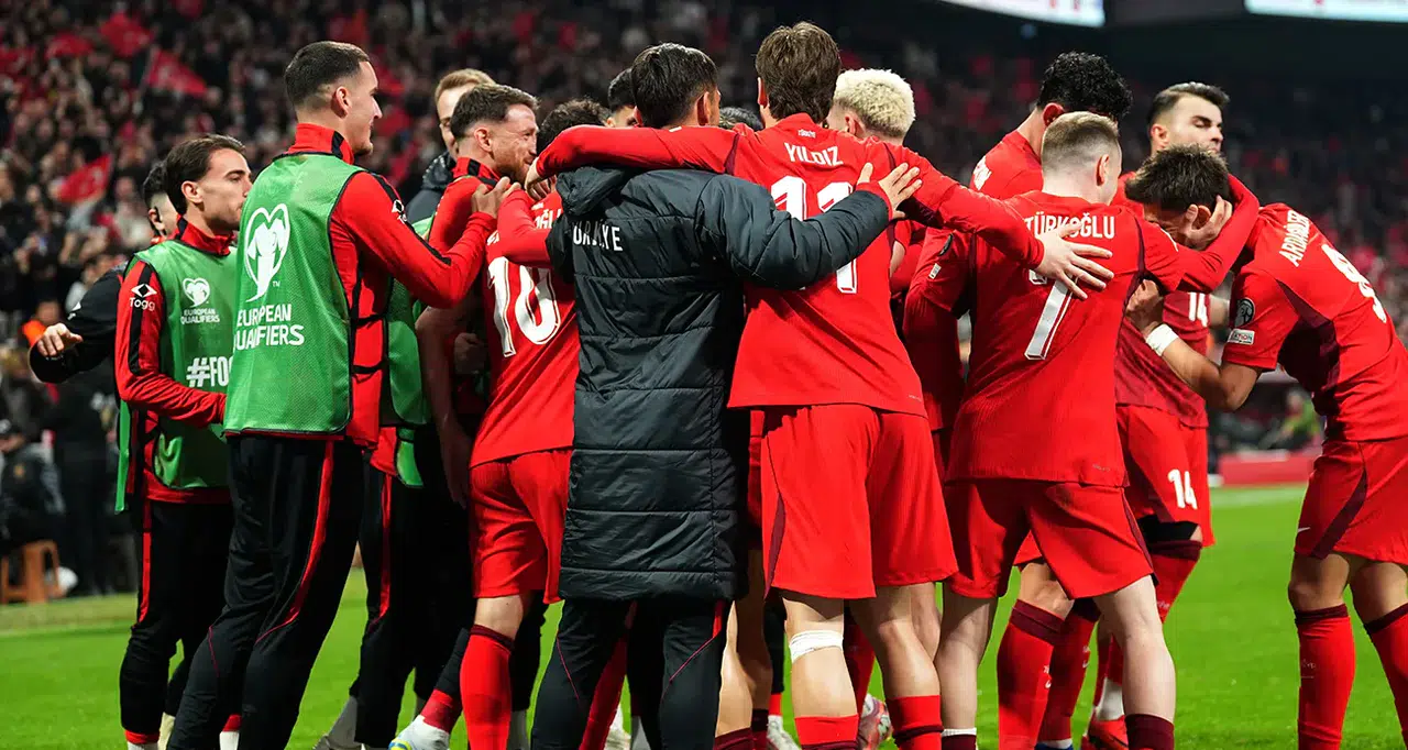 Türkiye Deplasmanda Direndi! İlk Yarıda Nefes Kesen Mücadele