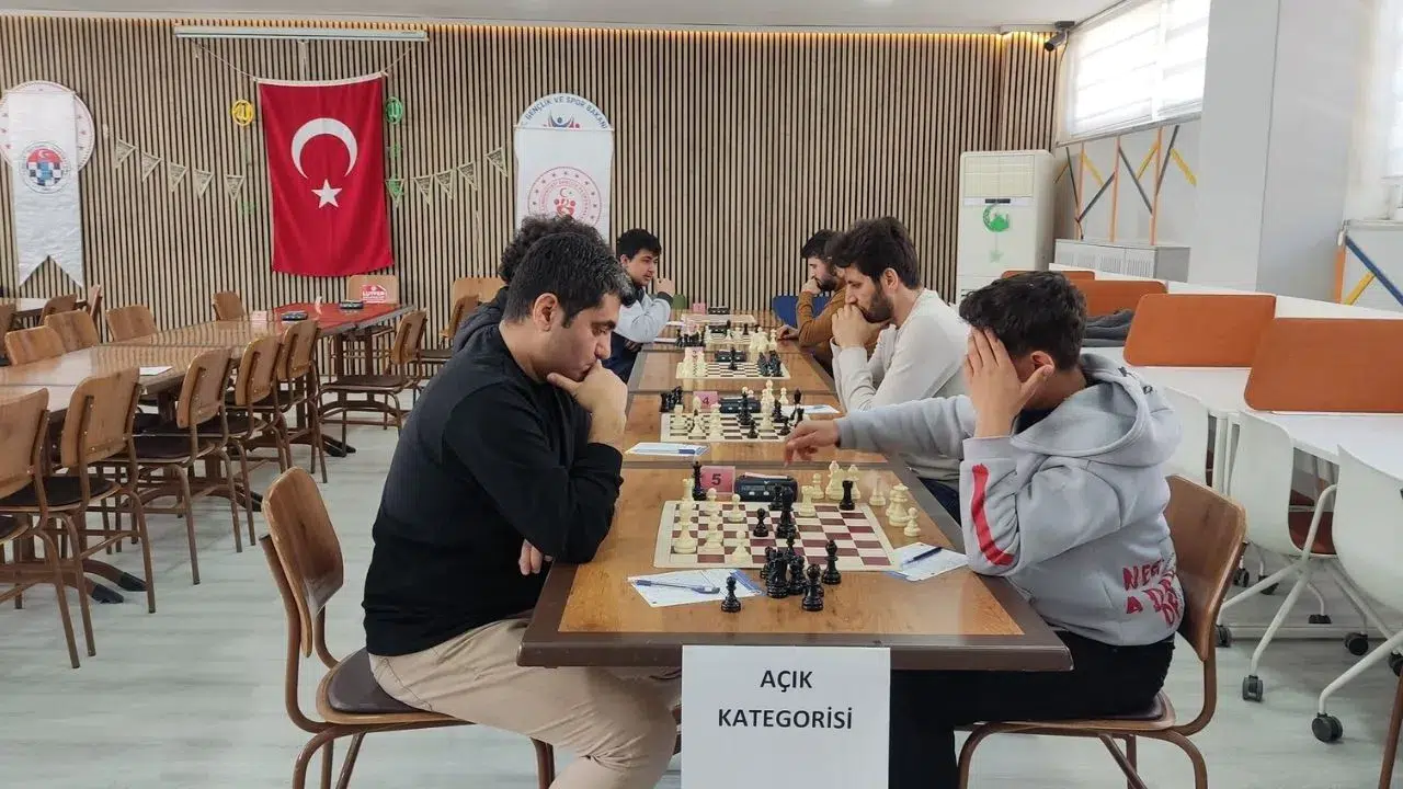 Yeşilay Satranç Turnuvası Batıpark’ta Tamamlandı