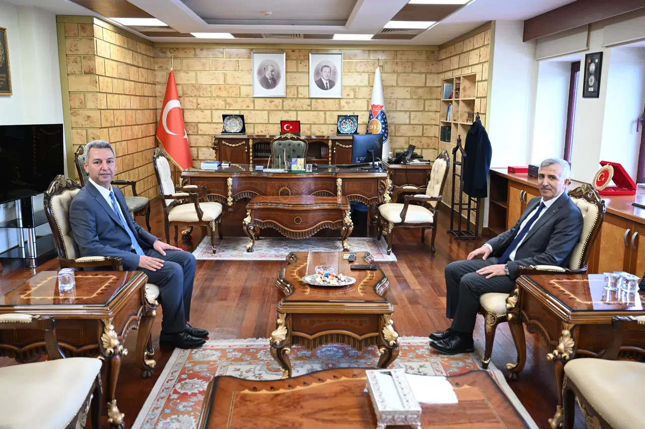 Vali Mükerrem Ünlüer’den Rektör Okumuş’a ziyaret