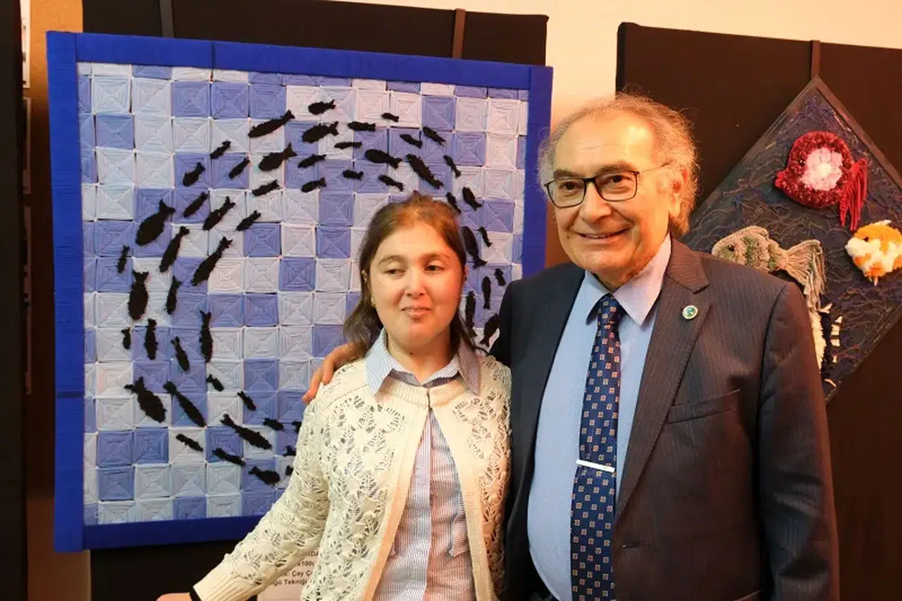 Parmak Uçlarıyla Sanatın Sınırlarını Aştı