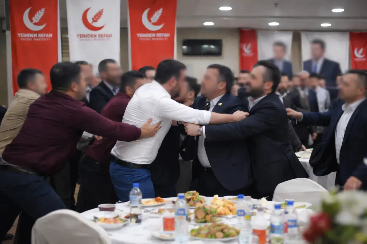 İftar Programında Gerginlik: Partililer Arasında Tartışma