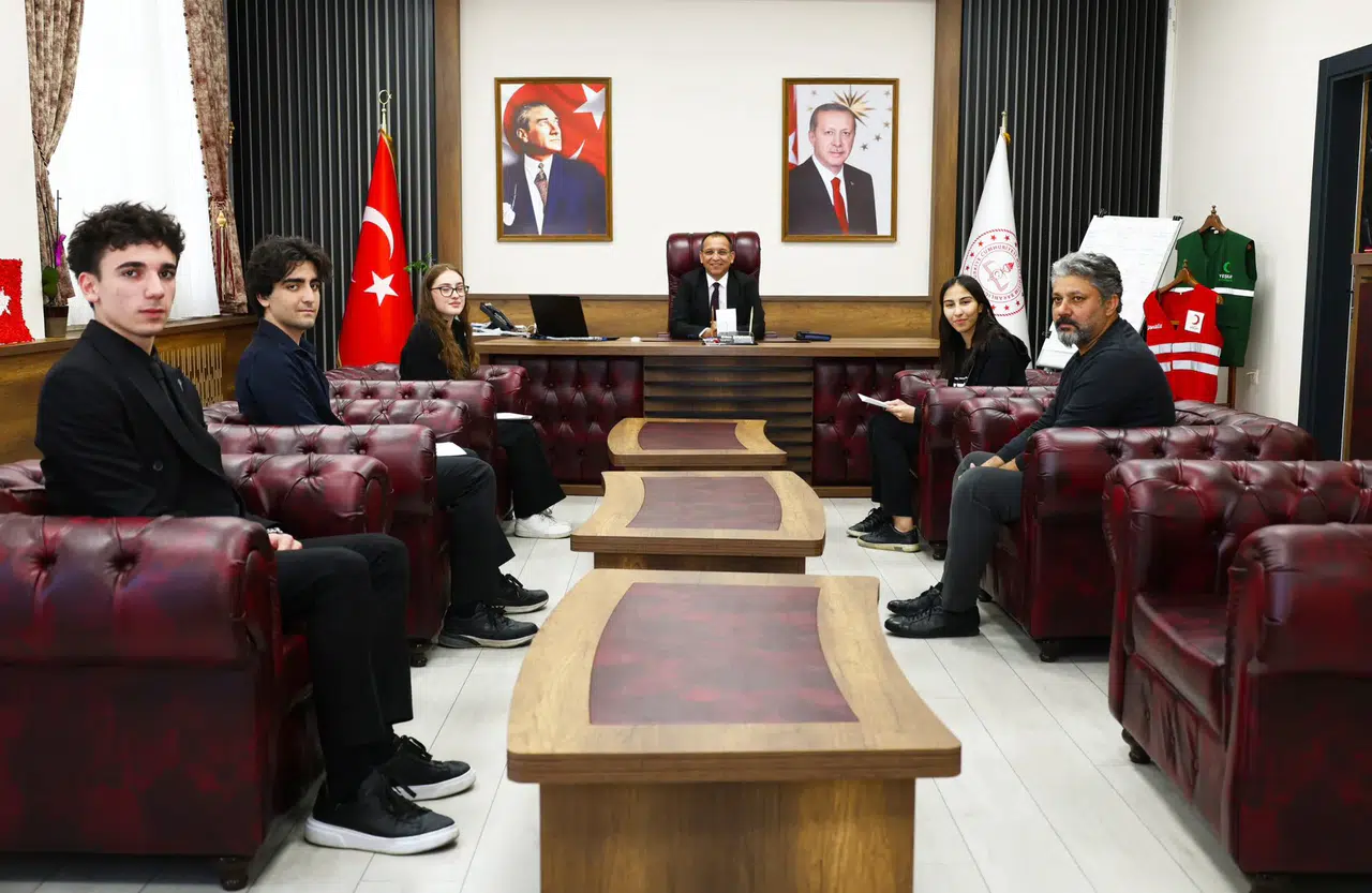 Fen Lisesi Öğrencilerinden Müdür Baydur ile Röportaj