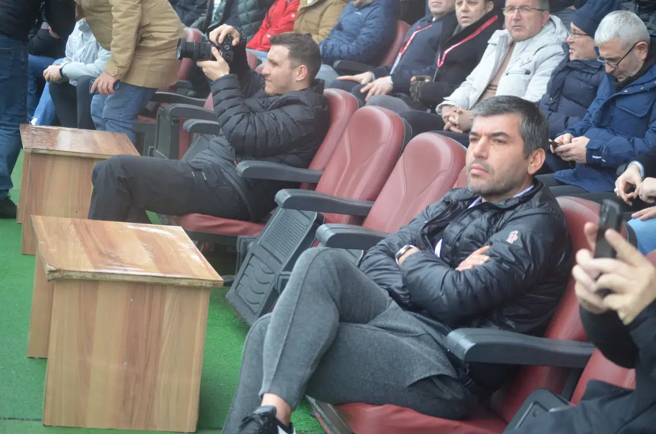 İstiklalspor Başkanı Ahmet Gaffar Akarca Yalnız Mı Bırakıldı?