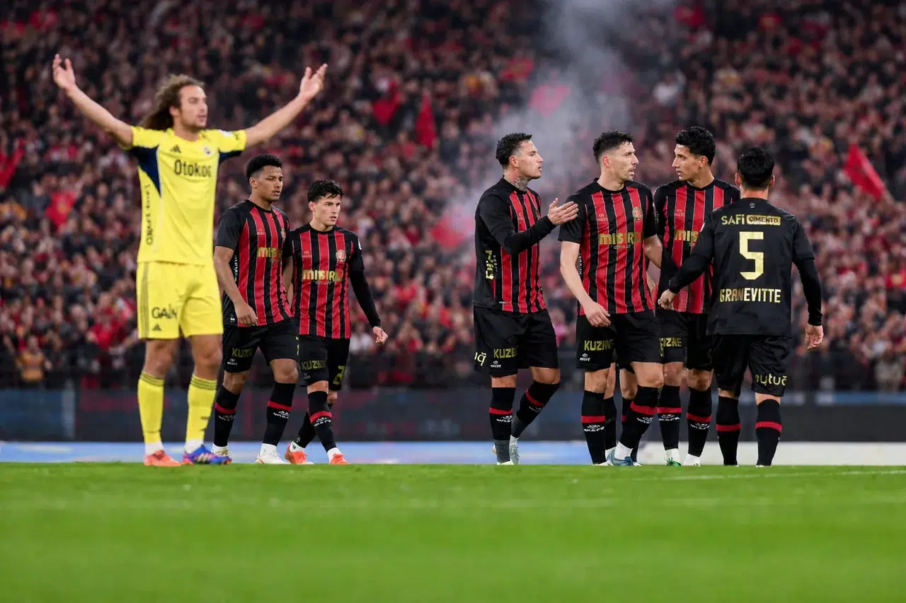 Fenerbahçe Zirve Yarışında Darbe Aldı