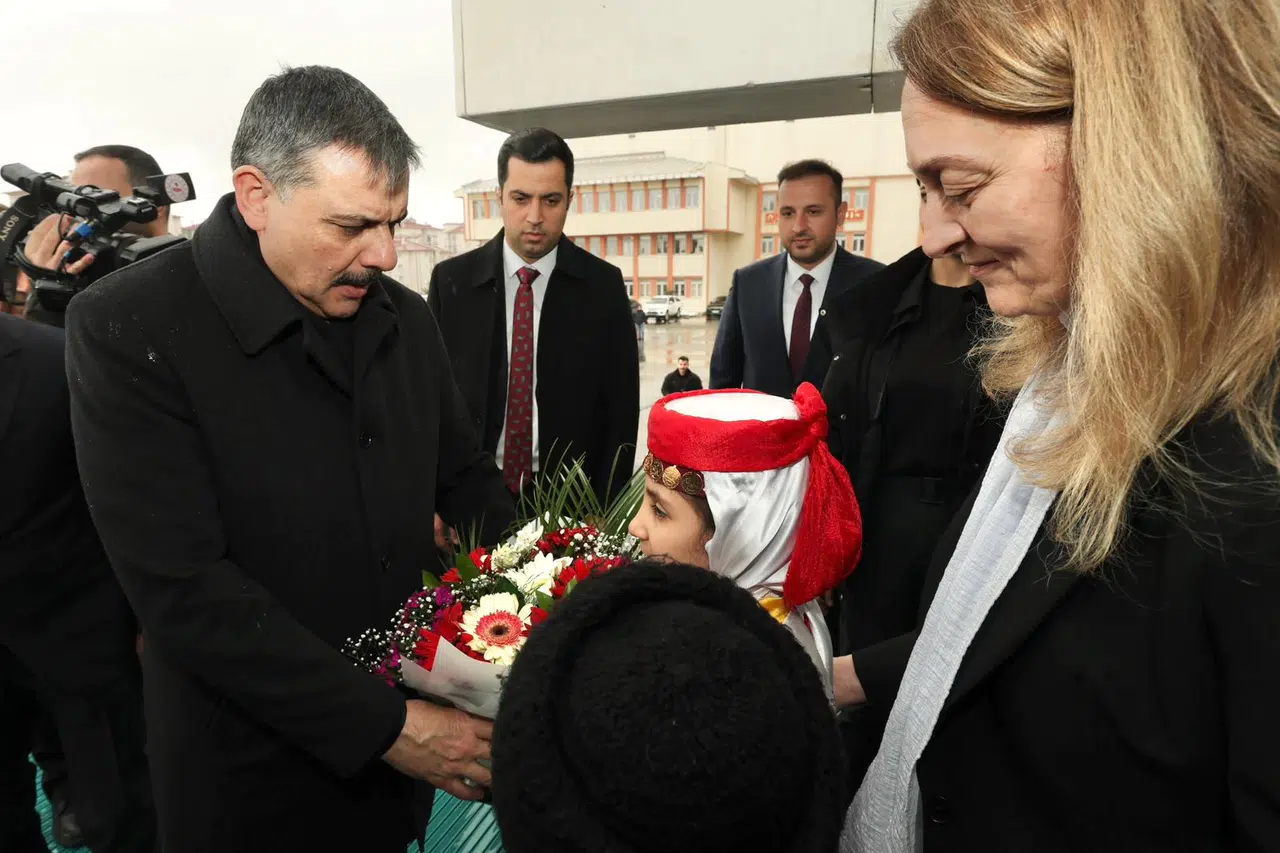 Bakan Çiftçi Ağrı'da... Valilik ziyaretinde vatandaş odaklı hizmetleri değerlendirdi