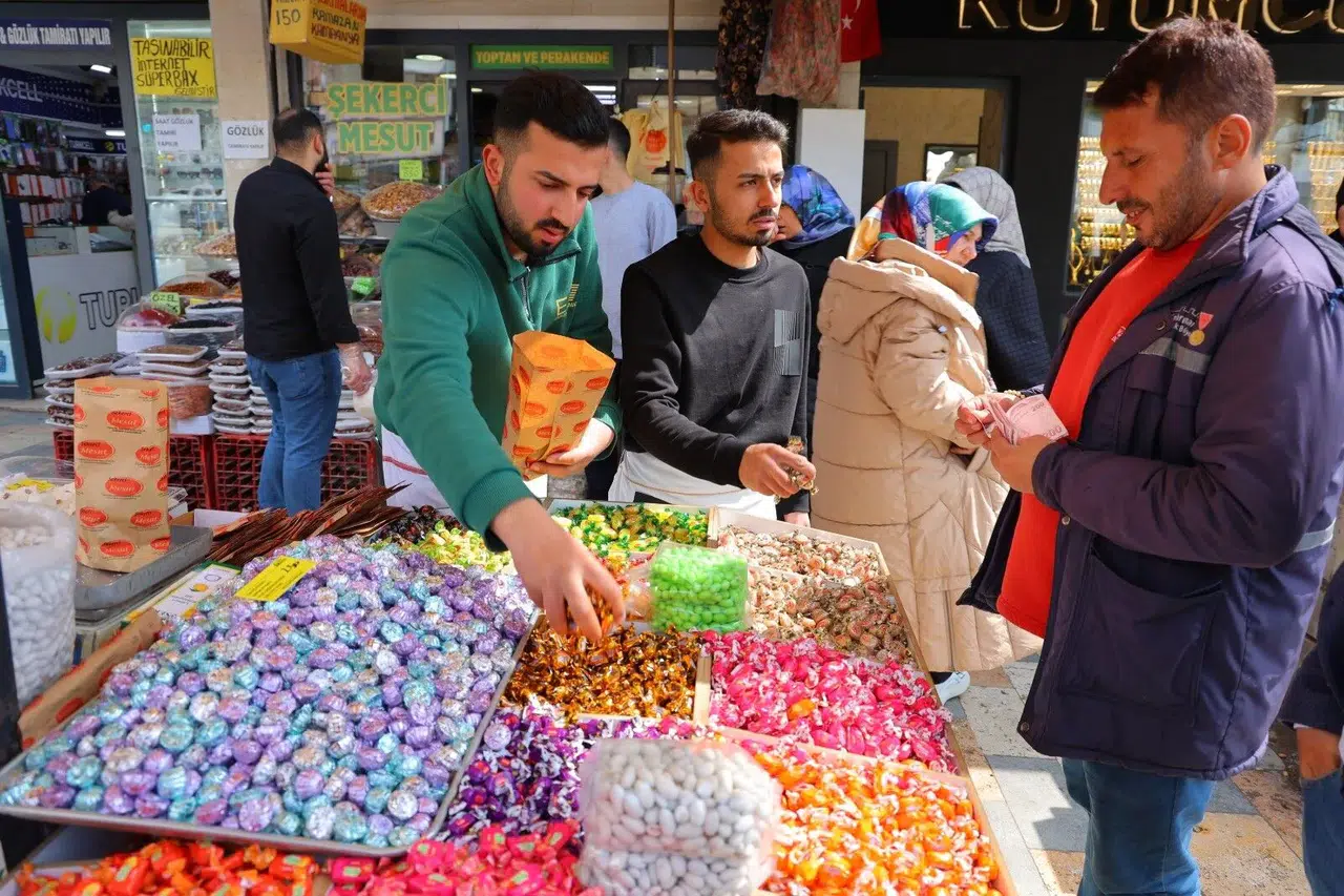 Tarihi Kapalı Çarşı'da Bayram Alışverişi Yoğunluğu Zirveye Ulaştı