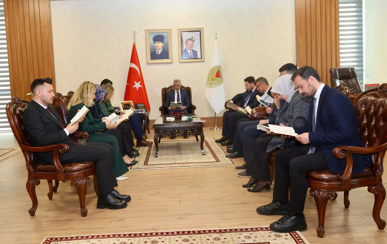 Kahramanmaraş'ta bugün saatler okuma için durdu! Vali Ünlüer'den önemli çağrı