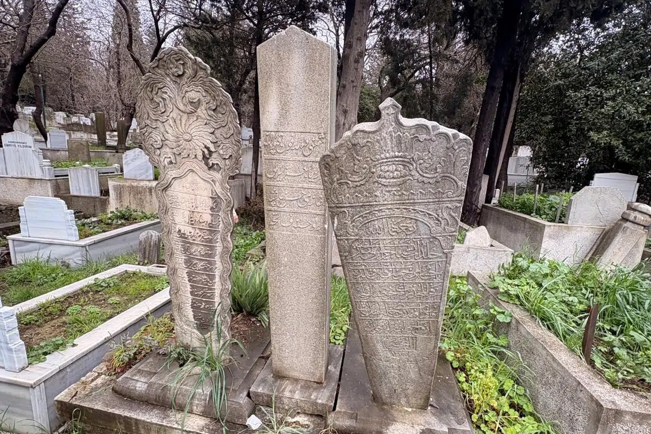 Cezayirli Gazi Hasan Paşa'ya vefa... Kabristanlık yenileniyor, müze gemi projesi tamamlanıyor