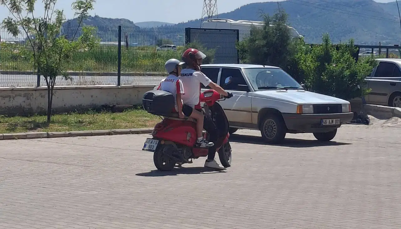 İstiklalspor’a Erken Destek: Baba Oğul Tribünde