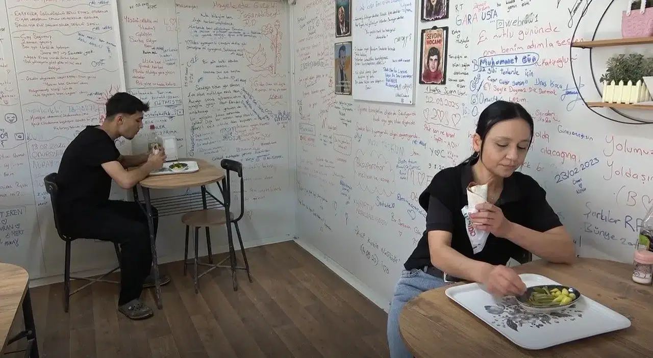 Kahramanmaraş’ta Çiğ Köftecide Duygu Dolu Duvarlar