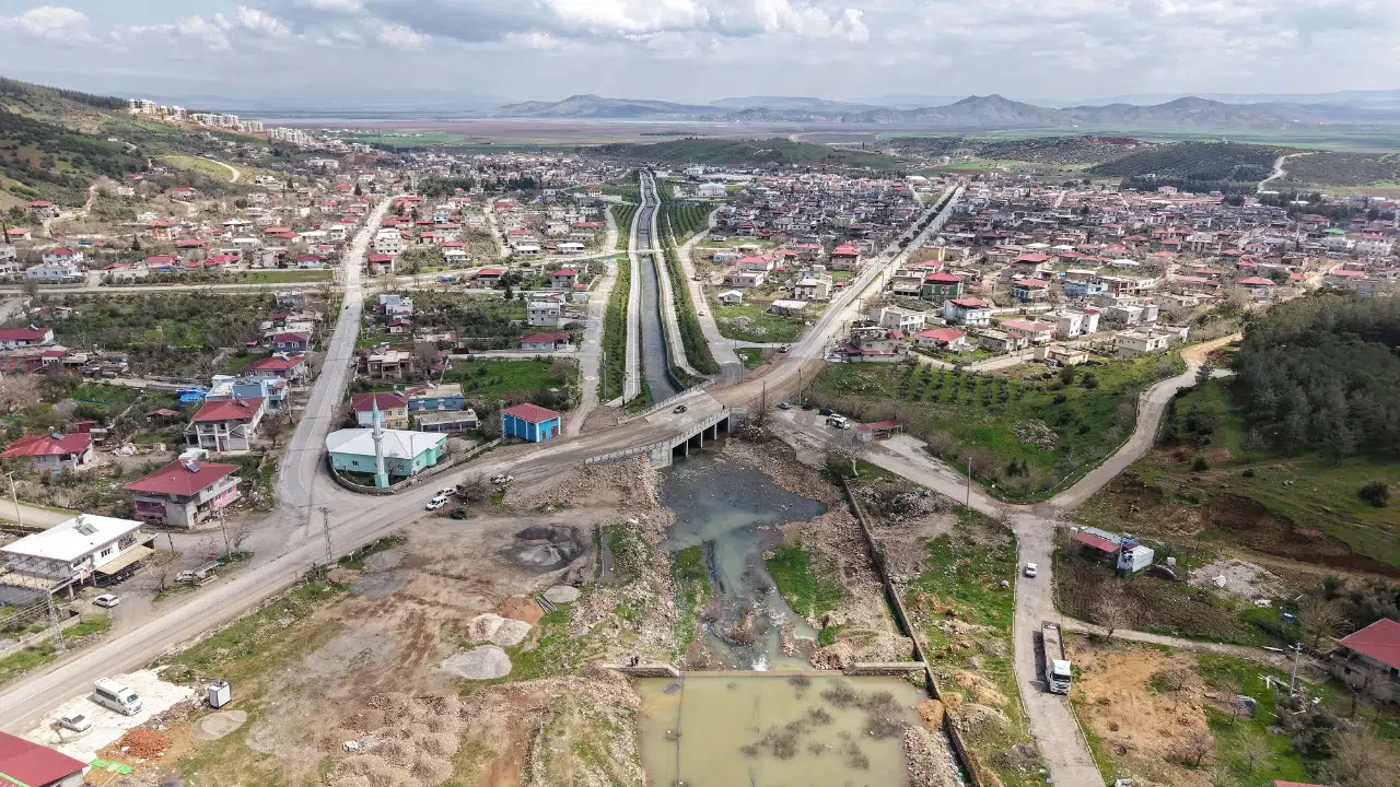 Büyükşehir Belediyesi, Şekeroba’da 10 Milyonluk Yenilikçi Köprü Projesine İmza Attı!