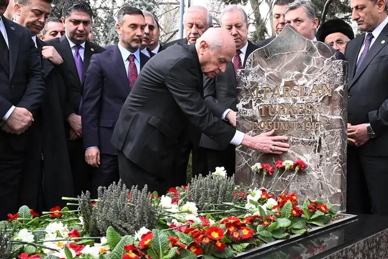 Devlet Bahçeli, Başbuğ'u Ziyaret Etti: Siyasi İlişkilerde Yeni Bir Sayfa Açıldı!