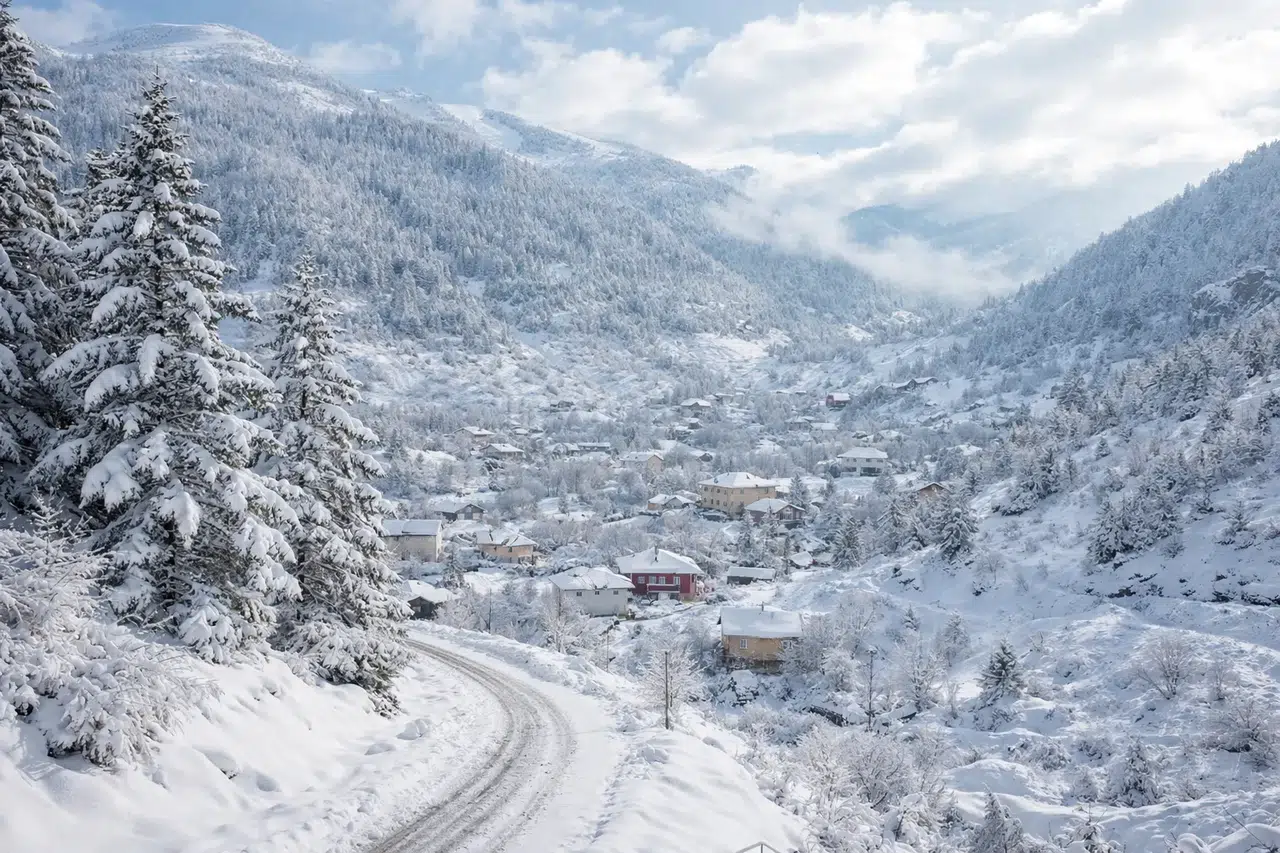 Kahramanmaraş'ta Nisan Ayında Gelen Sürpriz: Yükseklerde Kar Etkisi