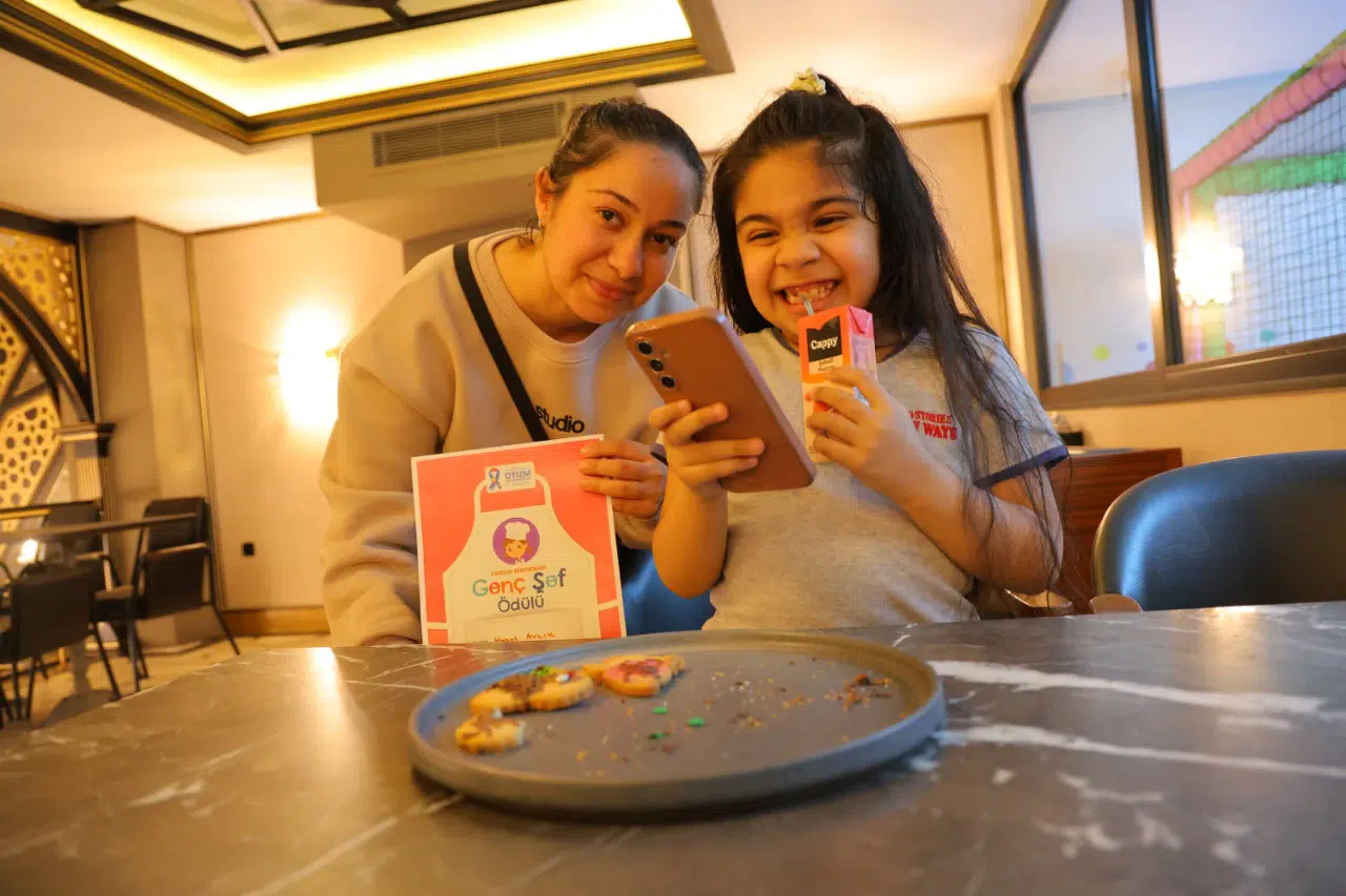 Otizm Farkındalık Günü'nde Özel Çocuklar Kurabiye Yaparak Sosyalleşti