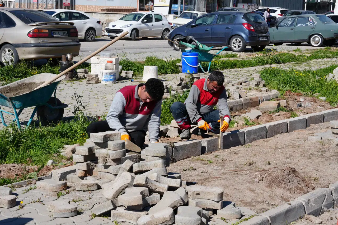 Onikişubat Belediyesi'nden Kaldırım ve Yol Yapım Çalışmaları Başladı!