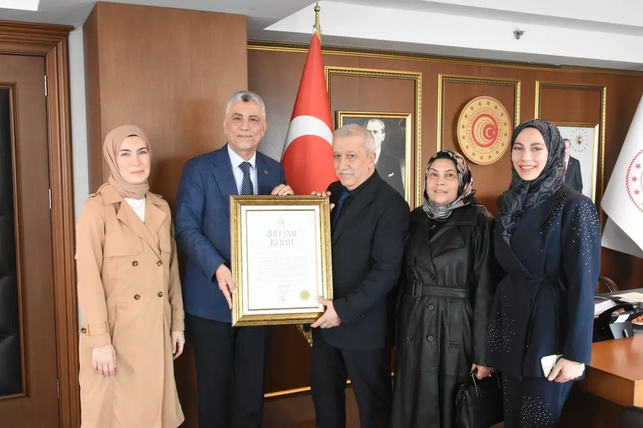 Bakan Bolat’tan Ücret Almayan Esnafa Özel 'Ahi Esnaf Beratı' Takdim Edildi!