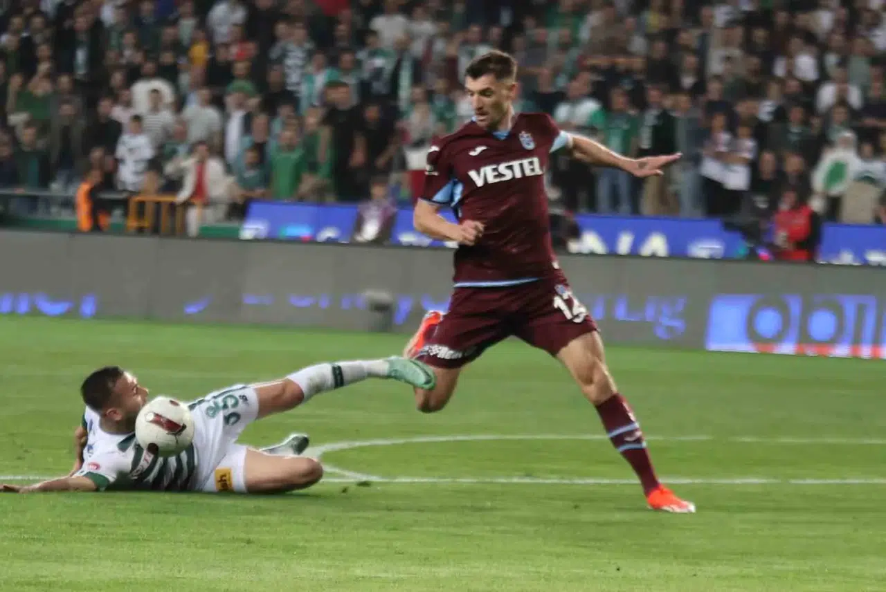 Konyaspor İlk Yarıda Fırtına Gibi Esti: 2-0
