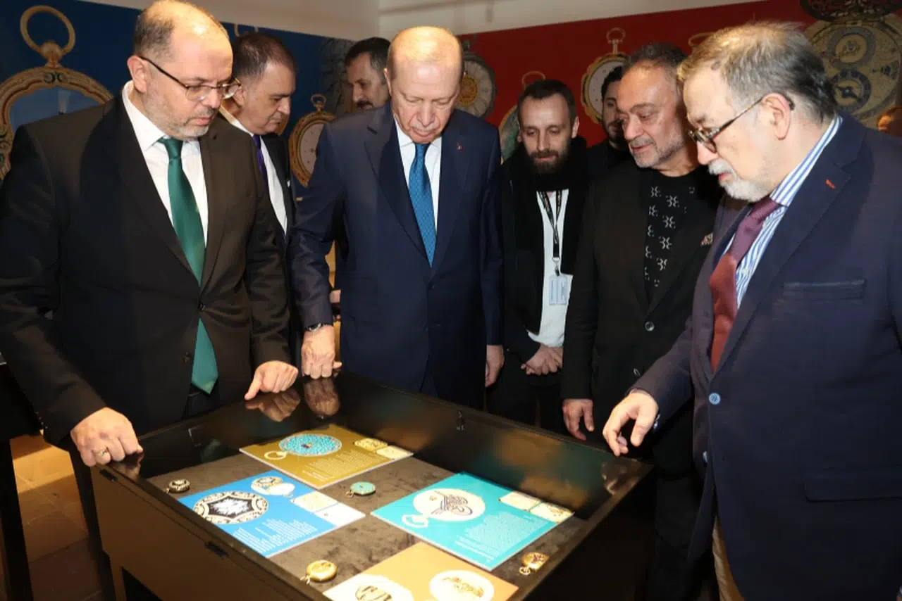 Cumhurbaşkanı Erdoğan, Eşsiz Cep Saatleri Sergisini Ziyaret Etti