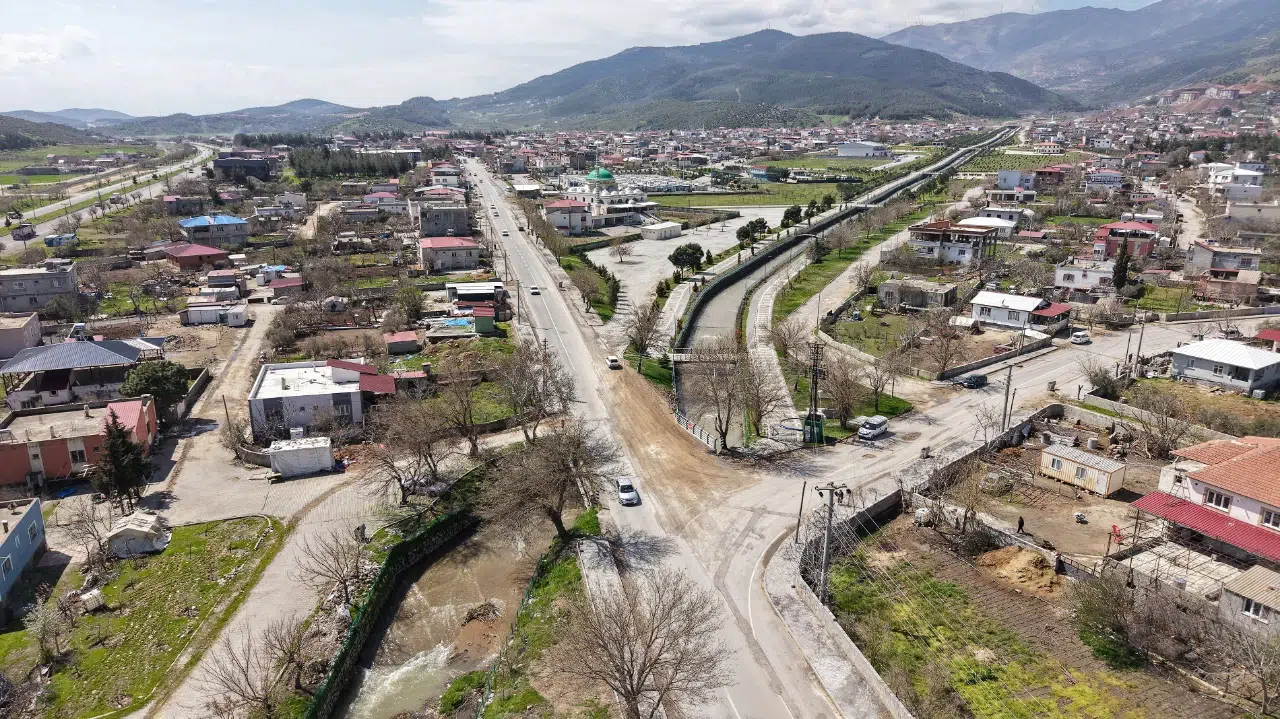 Büyükşehir, Türkoğlu Şekeroba'nın Ulaşım Altyapısında Devrim Niteliğinde İyileştirmeler Gerçekleştiriyor!