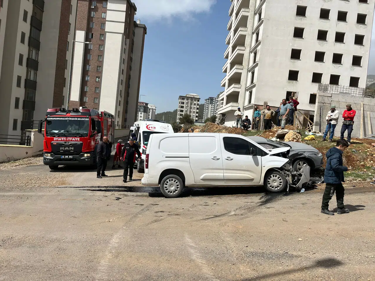 Onikişubat’ta Feci Kaza: 3 Yaralı Kurtarıldı