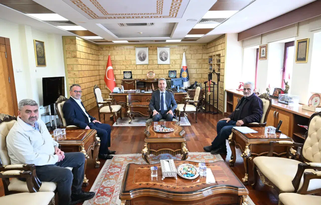 Cemre Anadolu Derneği'nden KSÜ Rektörü Okumuş'a ziyaret