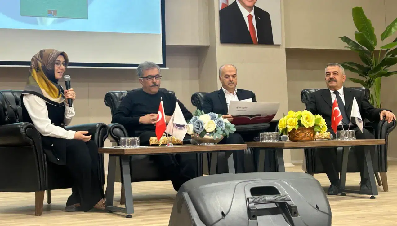 KİÜ’de Şiir Ve Edebiyat Söyleşisi Yoğun İlgi Gördü