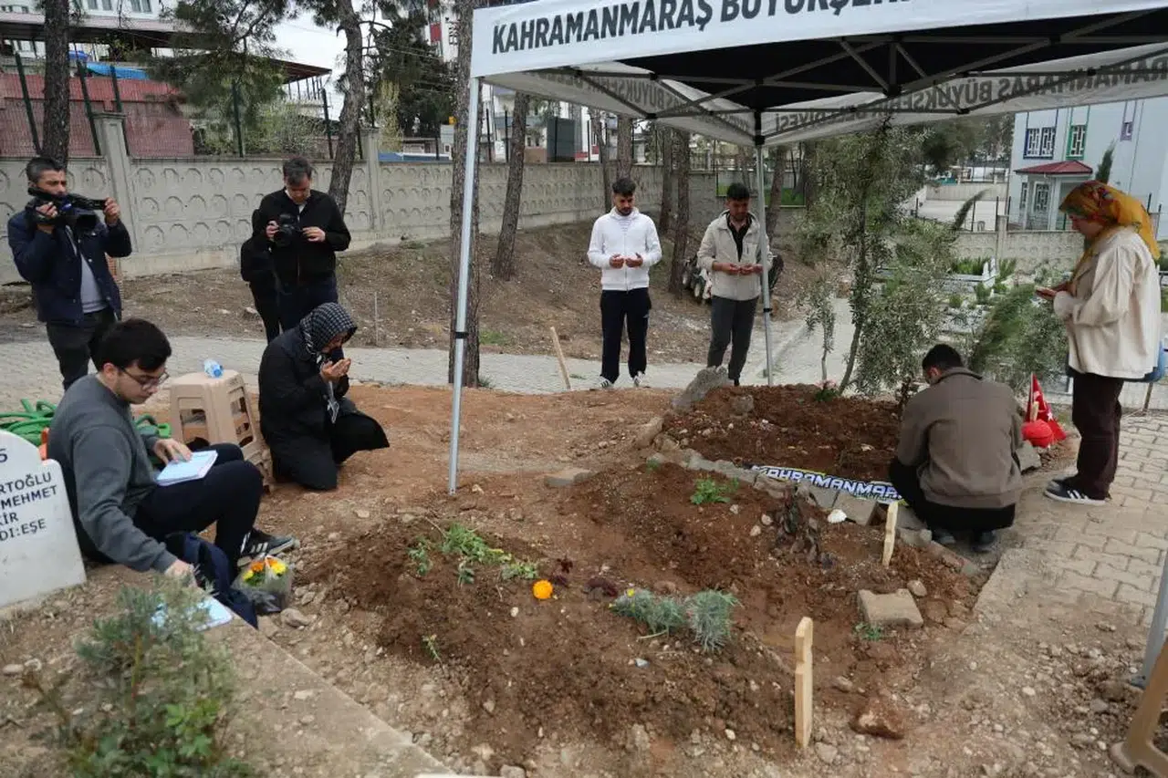 Saldırıda Vefat Eden Çocukların Mezarına Duygu Dolu Notlar Bırakıldı