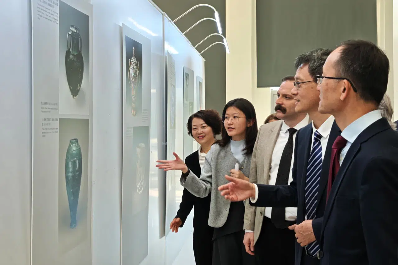 Türkiye ve Çin'in Diplomatik İlişkilerinde 55 Yıl Dolu Dolu Geldi: Özel Sergiyle Kutlama!