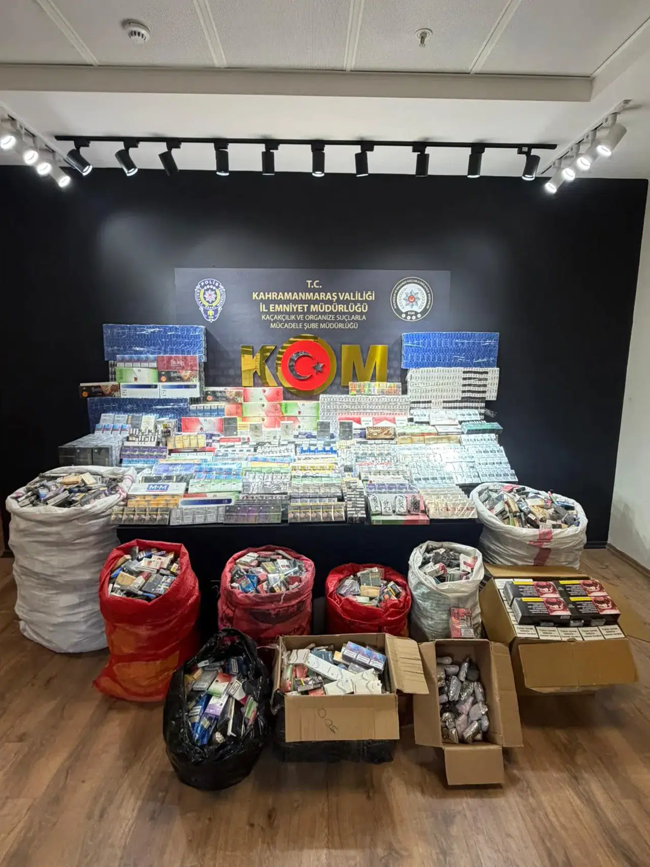 KOM Şube'den 3 ayrı adrese operasyon!