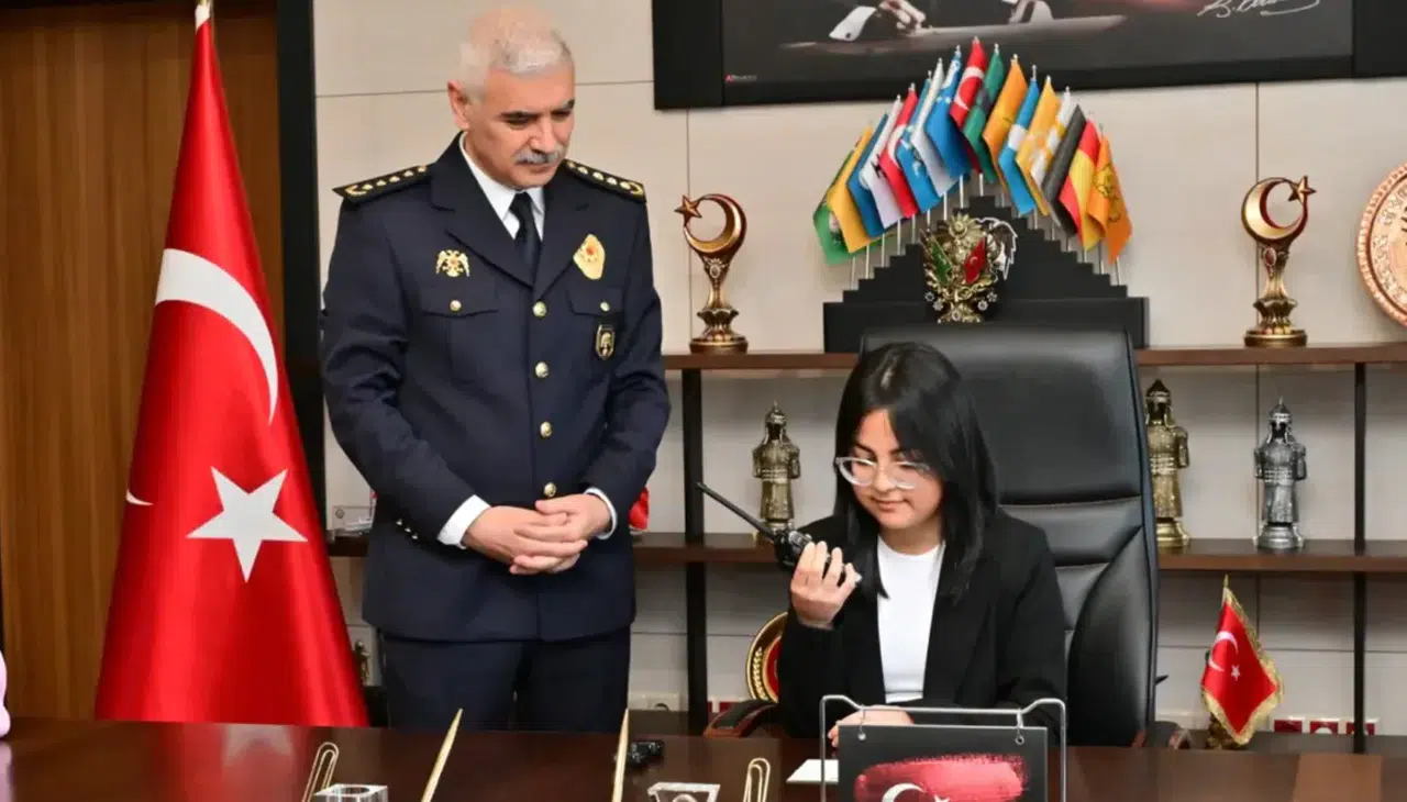 Çocuklar Emniyet Müdürlüğü Makamını Devraldı