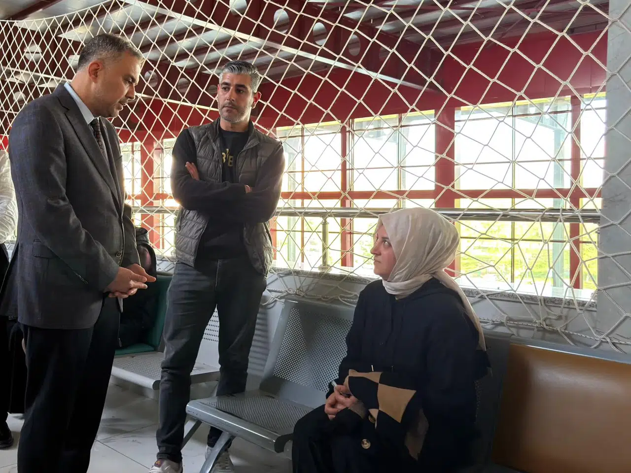 Başkan Hanifi Toptaş, Okulda Gerçekleşen Saldırıda Yaralanan Öğrencileri ve Ailelerini Ziyaret