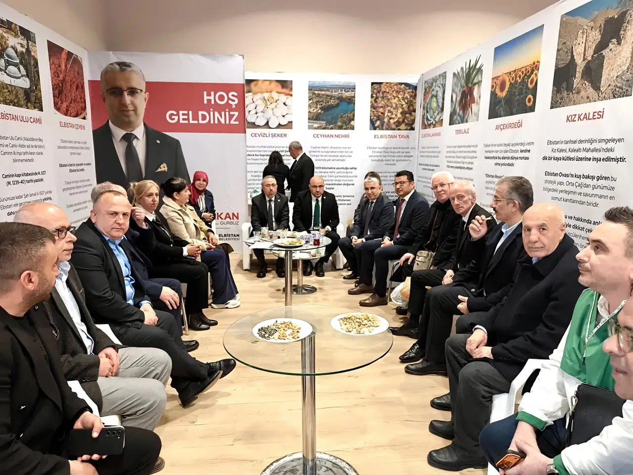 Elbistan Belediye Başkanı Standıyla Dikkat Çekti