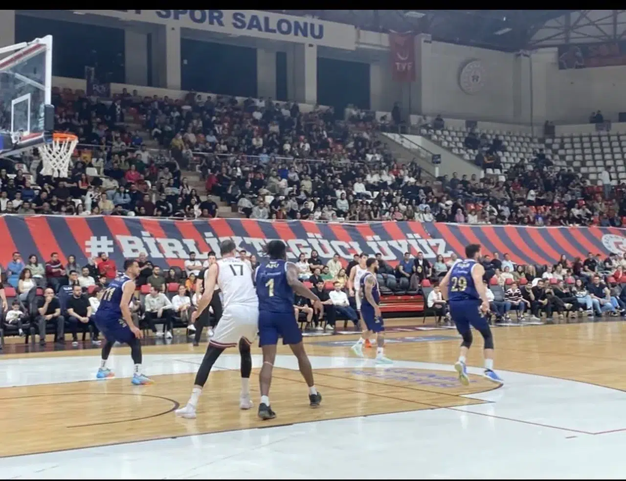 İstiklal Basketbol Play-Off İlk Maçında Devreyi Eşitlikle Geçti