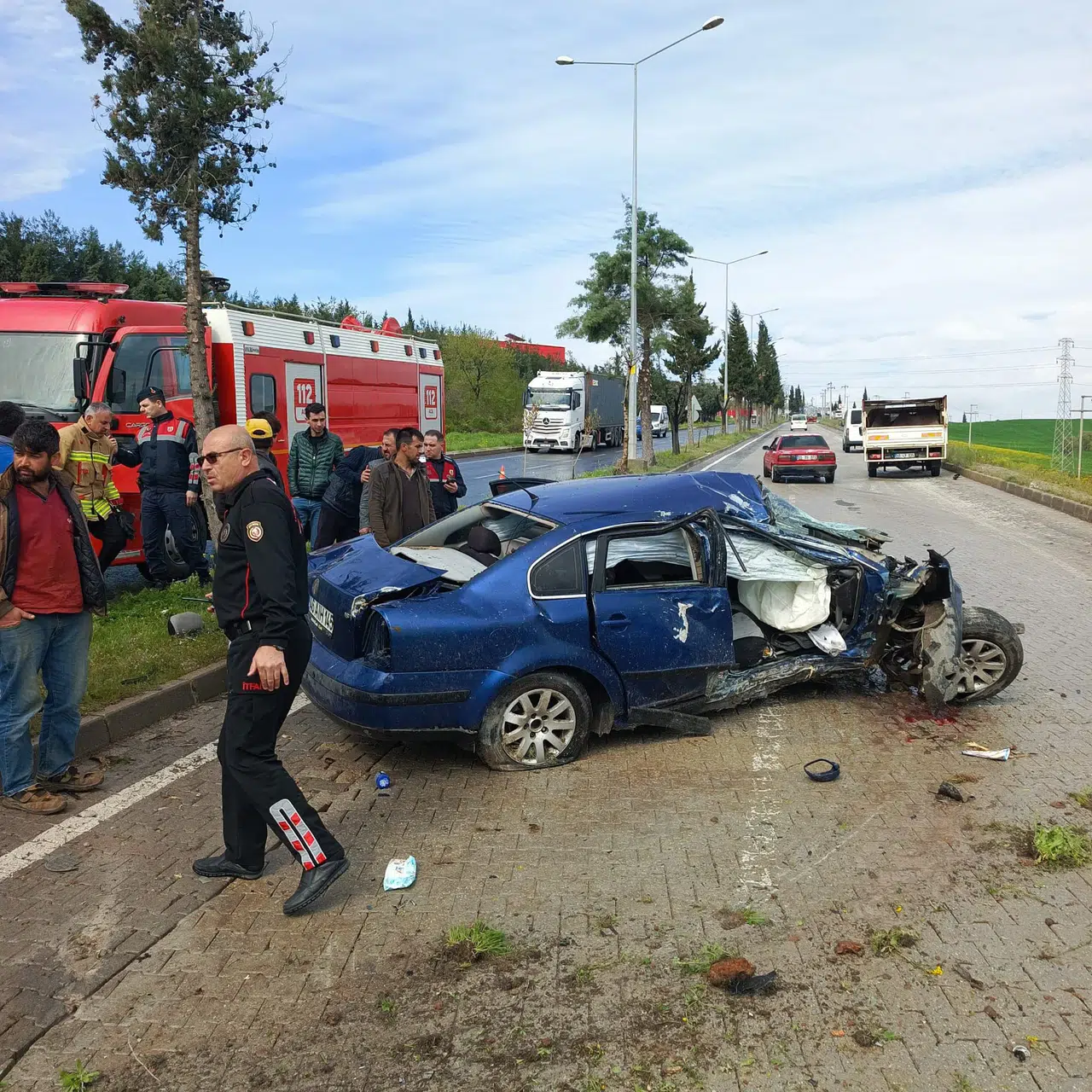 Kahramanmaraş OSB Girişinde Kaza: İtfaiye Vatandaşı Kurtardı