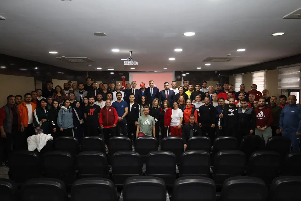 Antrenörler Masaya Oturdu: Kritik Toplantı Yapıldı