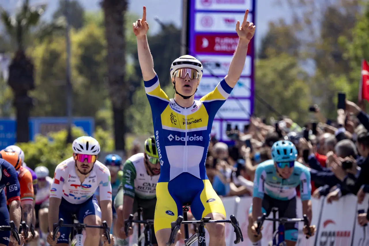 Cumhurbaşkanlığı Bisiklet Turu'nda ilk etap Tom Crabbe'nin