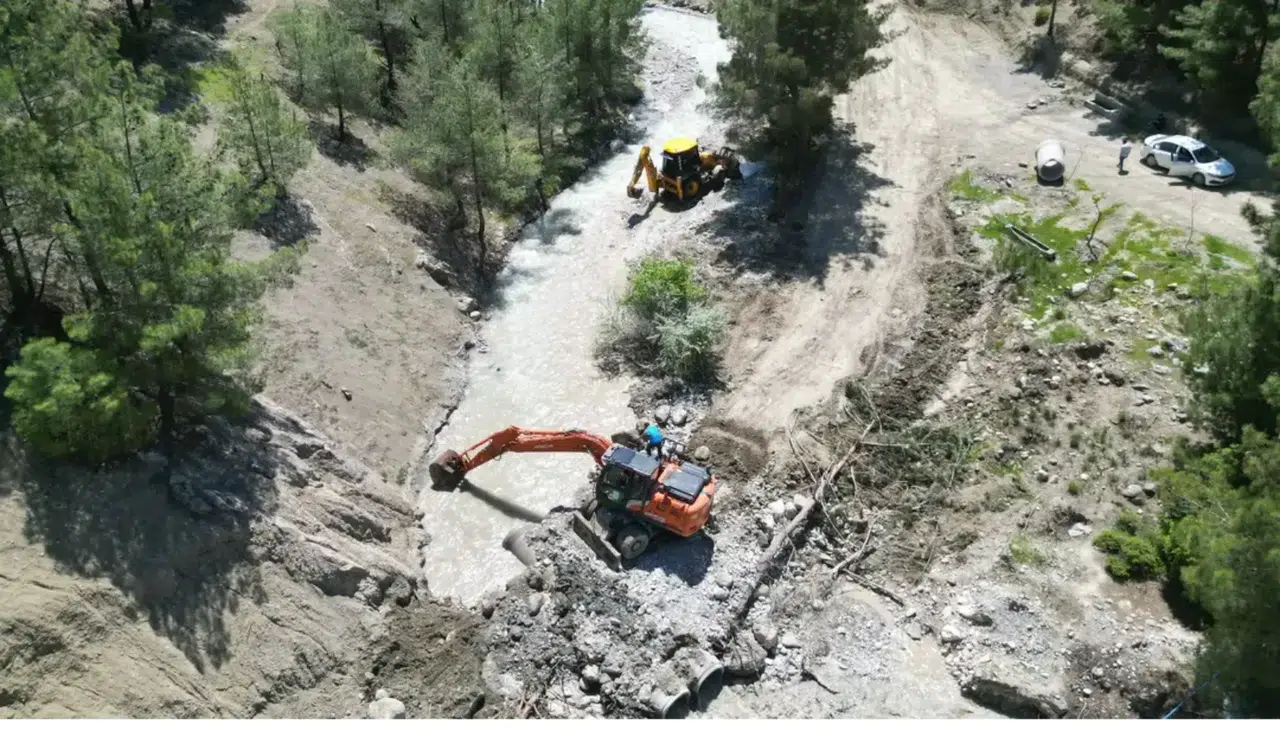 Mahallelerde Ulaşım İçin Yoğun Mesai Sürüyor