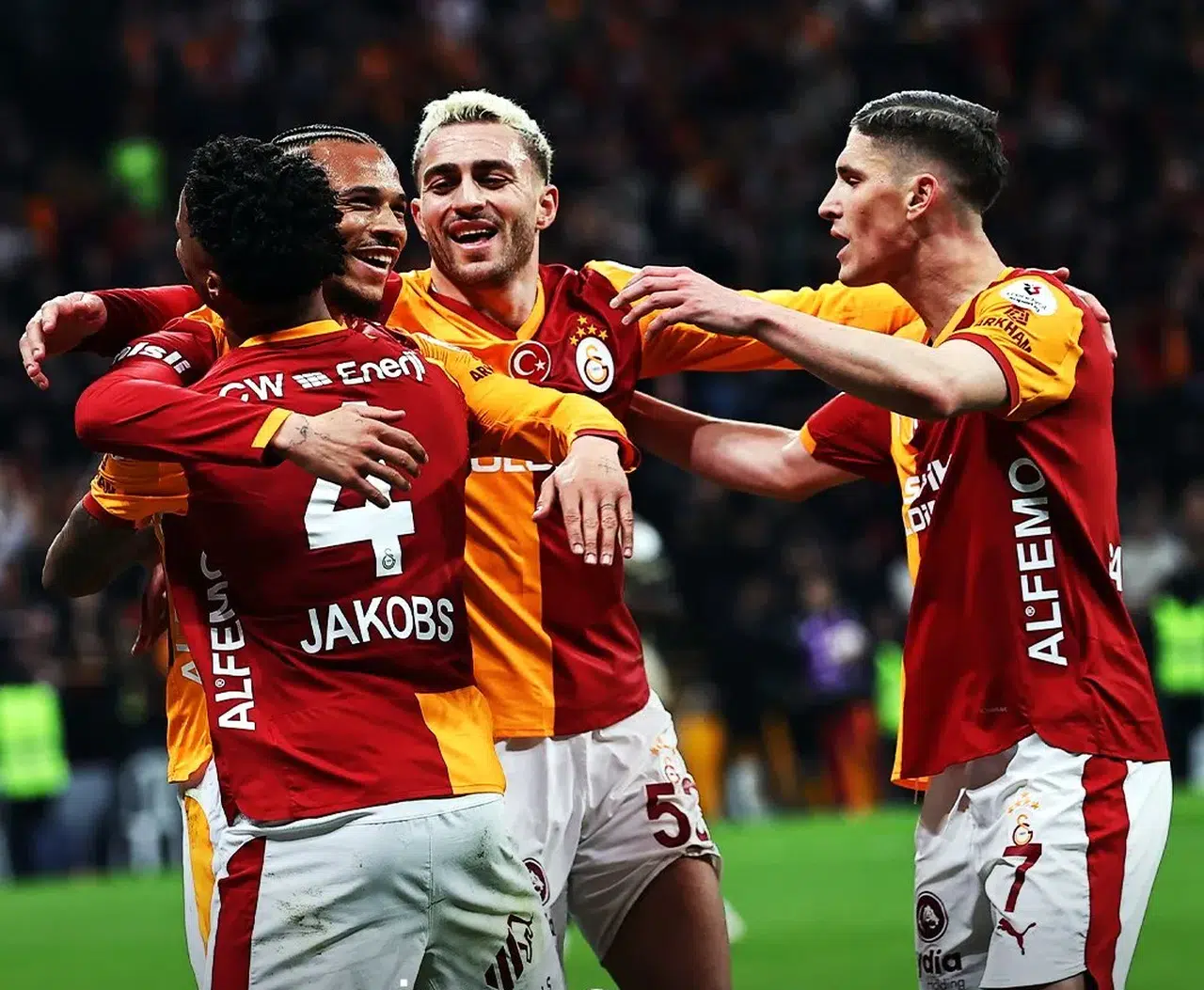 Galatasaray İlk Yarıda Üstünlüğü Aldı